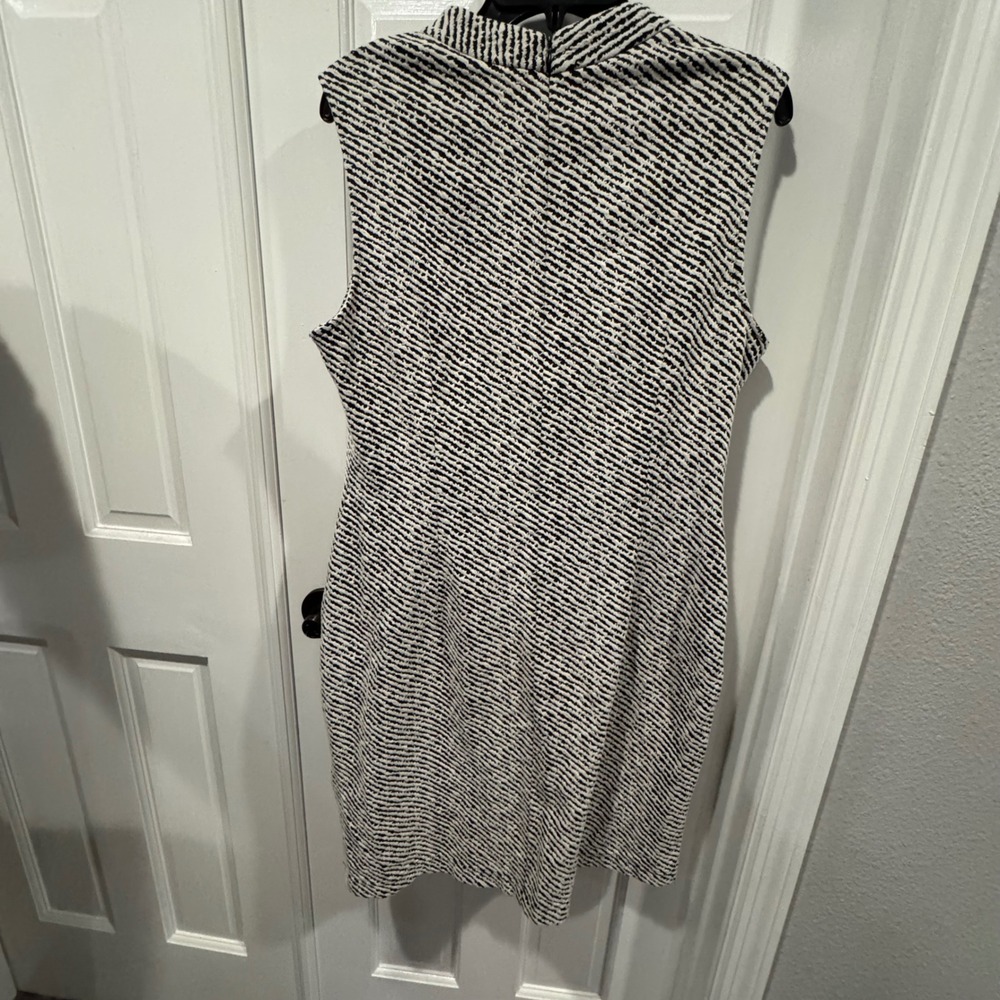 Sharagano Sleeveless Textured Knit Sheath Dress – Size 14 – Monochrome Pattern - Picture 3 of 5